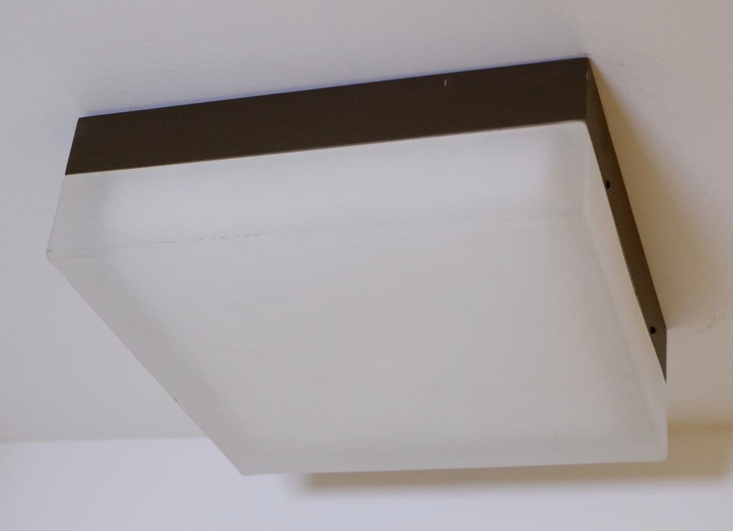 Flush mount light