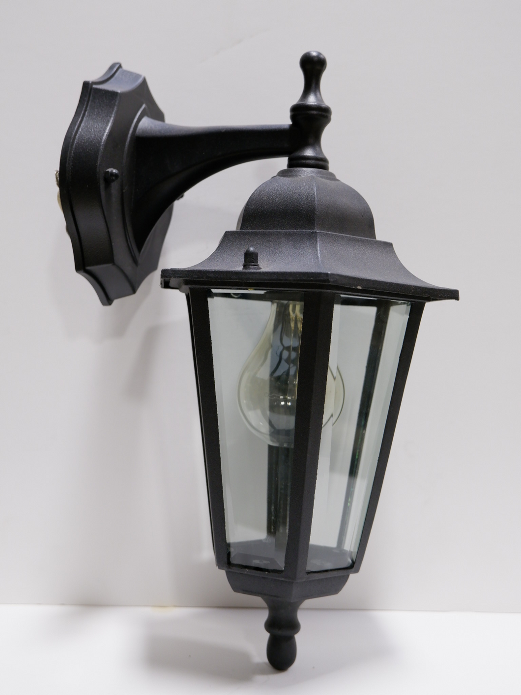 Outdoor wall lantern traditional style